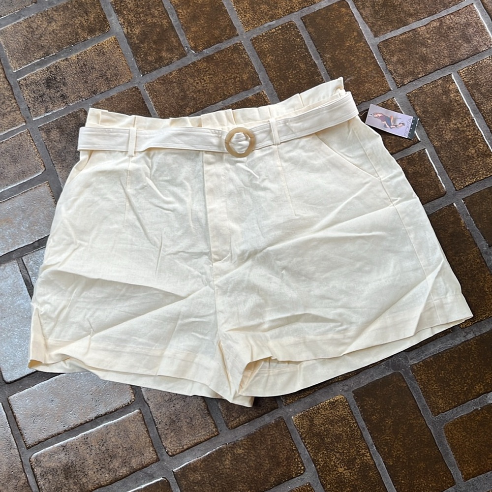 NWT Sofia Jeans Whisper White Linen High Paperbag Waist Short
